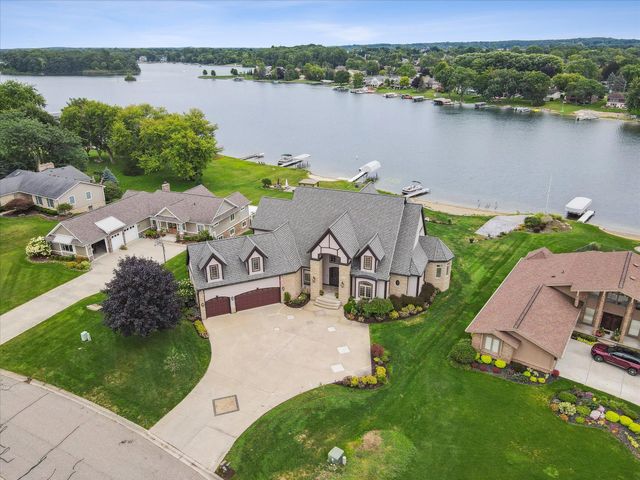 4349 Island View Drive, Fenton, MI 48430