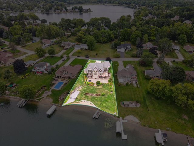 4349 Island View Drive, Fenton, MI 48430