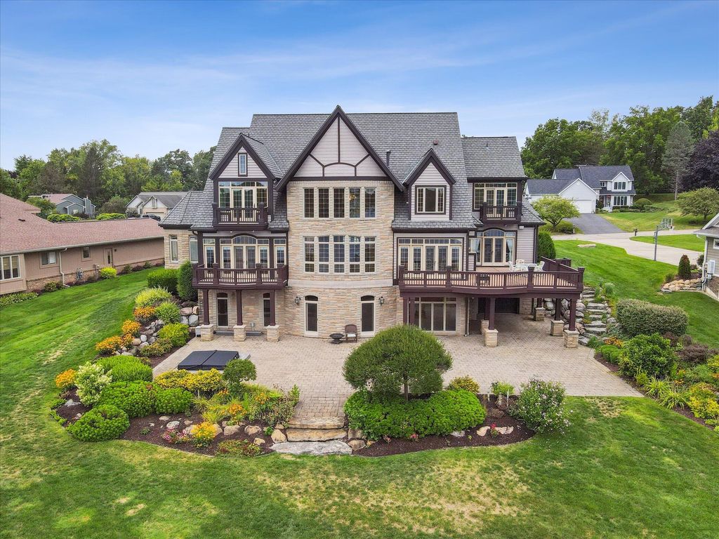 4349 Island View Drive, Fenton, MI 48430