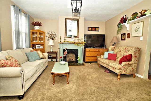 2369 Harrow Rd, Upper St Clair, PA 15241