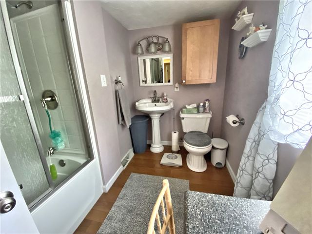 2369 Harrow Rd, Upper St Clair, PA 15241