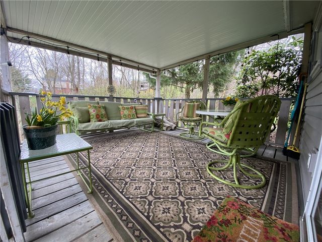 2369 Harrow Rd, Upper St Clair, PA 15241