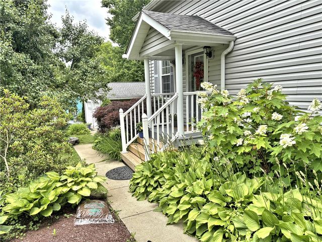 2369 Harrow Rd, Upper St Clair, PA 15241