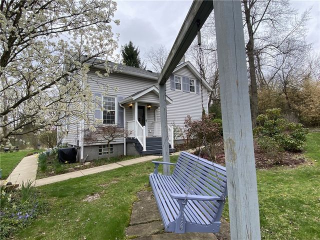 2369 Harrow Rd, Upper St Clair, PA 15241