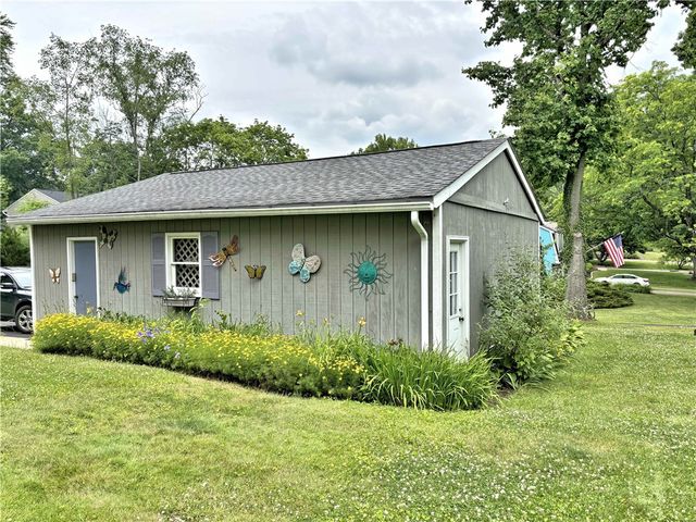 2369 Harrow Rd, Upper St Clair, PA 15241