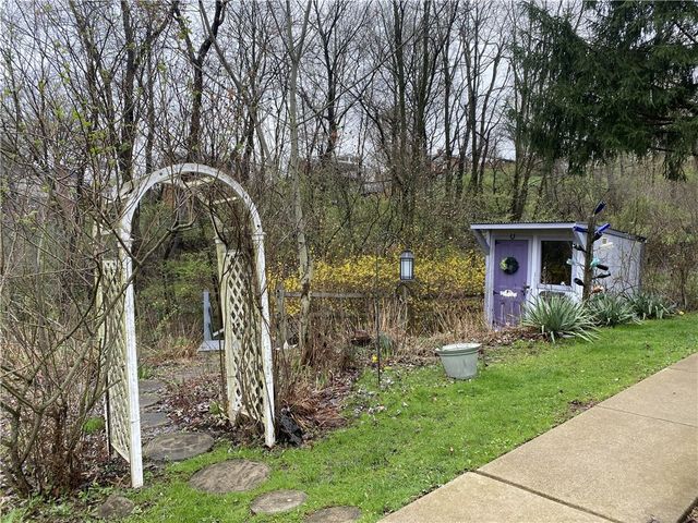 2369 Harrow Rd, Upper St Clair, PA 15241