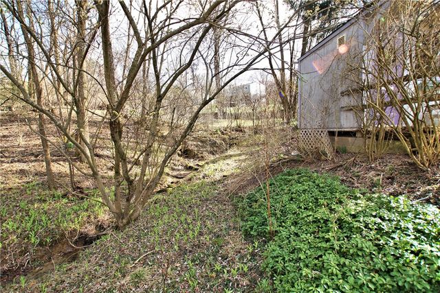 2369 Harrow Rd, Upper St Clair, PA 15241