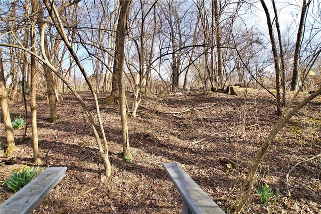 2369 Harrow Rd, Upper St Clair, PA 15241