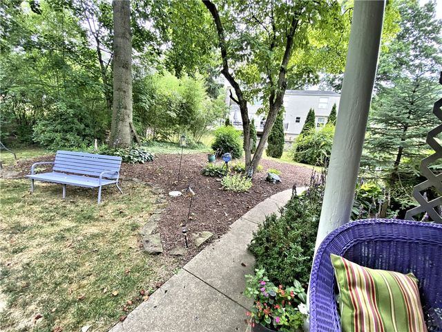 2369 Harrow Rd, Upper St Clair, PA 15241