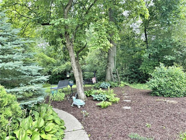 2369 Harrow Rd, Upper St Clair, PA 15241