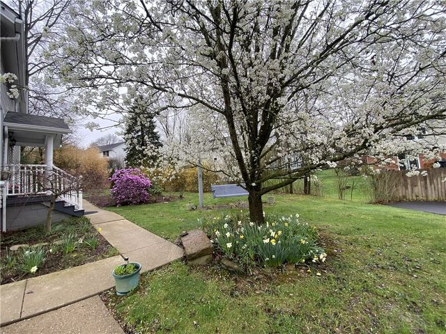 2369 Harrow Rd, Upper St Clair, PA 15241