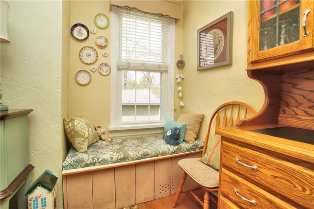 2369 Harrow Rd, Upper St Clair, PA 15241