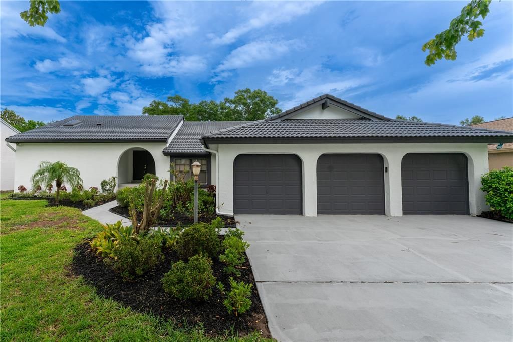 Image 1 of property listing at 6019 CRYSTAL VIEW DRIVE, Orlando, FL 32819