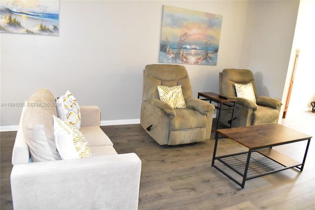 9800 Sunrise Lakes Boulevard 208, Sunrise, FL 33322