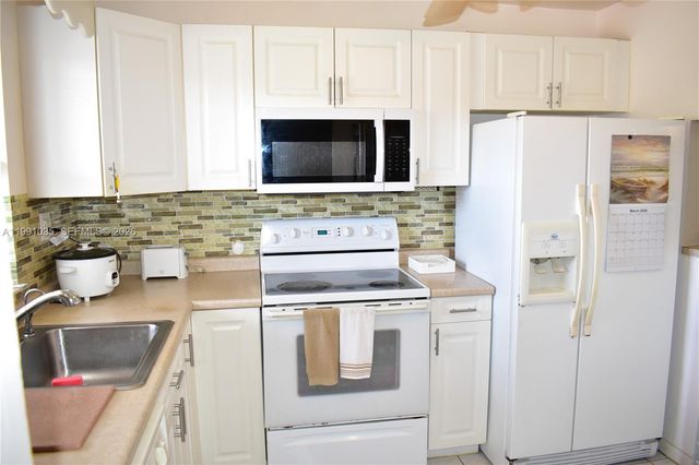 9800 Sunrise Lakes Boulevard 208, Sunrise, FL 33322
