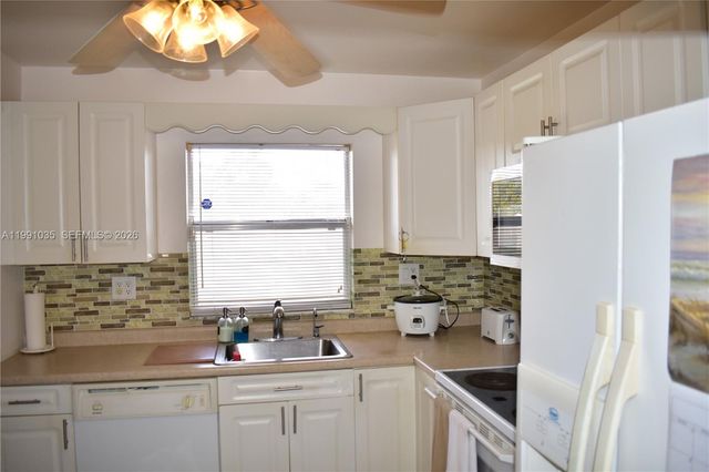 9800 Sunrise Lakes Boulevard 208, Sunrise, FL 33322