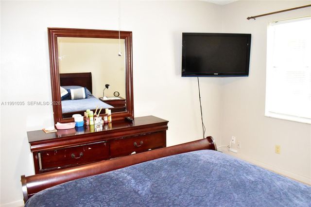 9800 Sunrise Lakes Boulevard 208, Sunrise, FL 33322