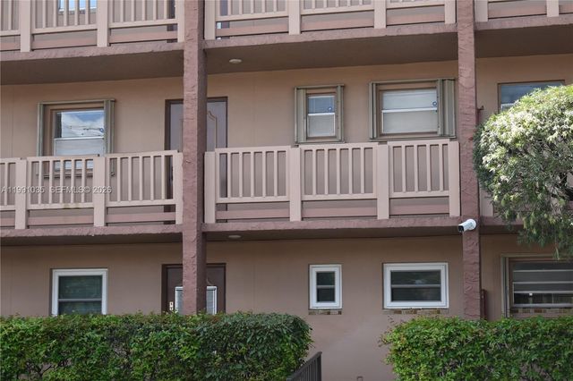 9800 Sunrise Lakes Boulevard 208, Sunrise, FL 33322