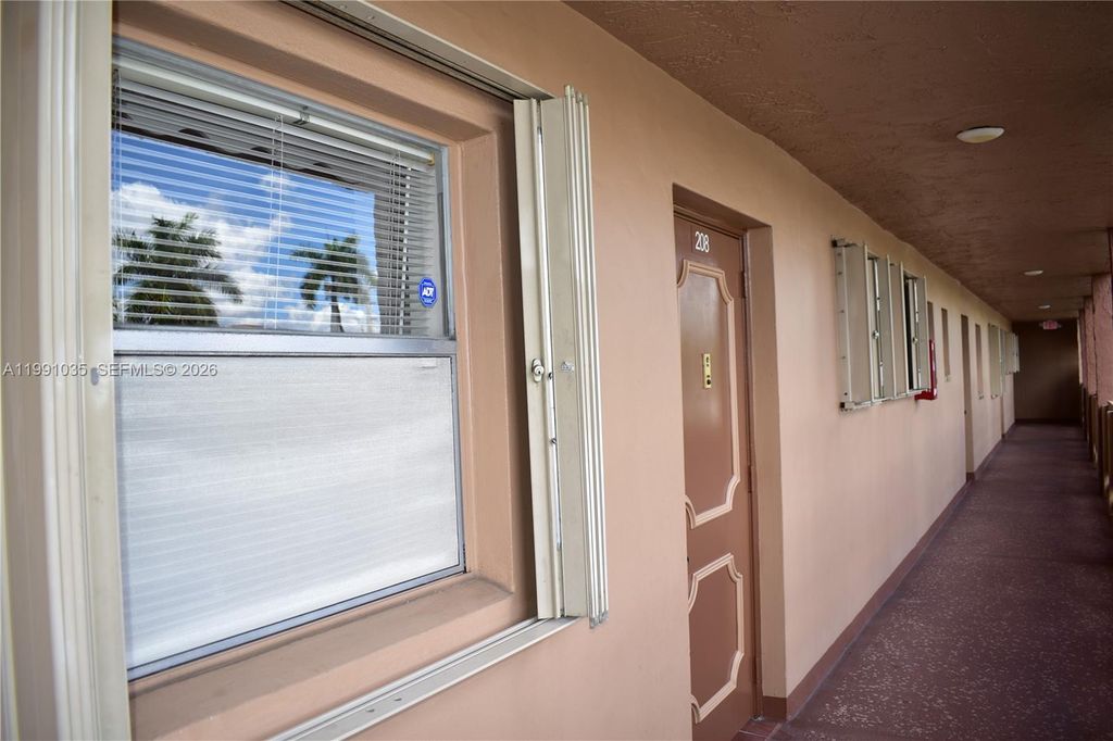 9800 Sunrise Lakes Boulevard 208, Sunrise, FL 33322