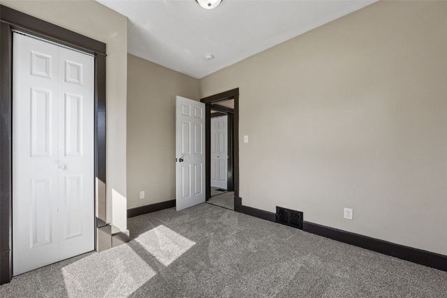 1442 4th Avenue SE, Cedar Rapids, IA 52403