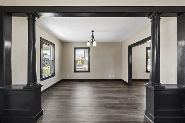 1442 4th Avenue SE, Cedar Rapids, IA 52403