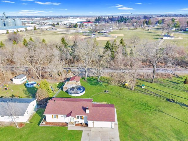 232 W Fremont STREET, Darien, WI 53114