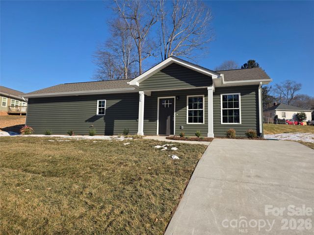 812 5th Avenue SW, Hickory, NC 28602