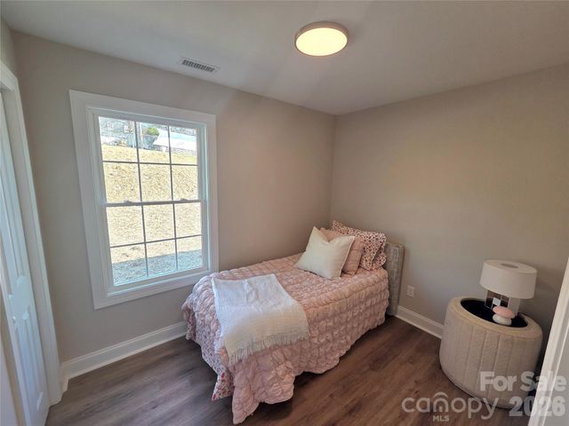 812 5th Avenue SW, Hickory, NC 28602