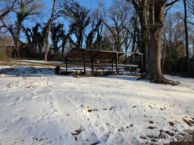 812 5th Avenue SW, Hickory, NC 28602