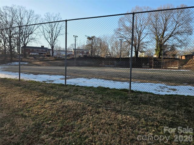 812 5th Avenue SW, Hickory, NC 28602