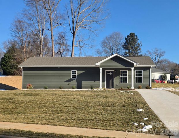 812 5th Avenue SW, Hickory, NC 28602