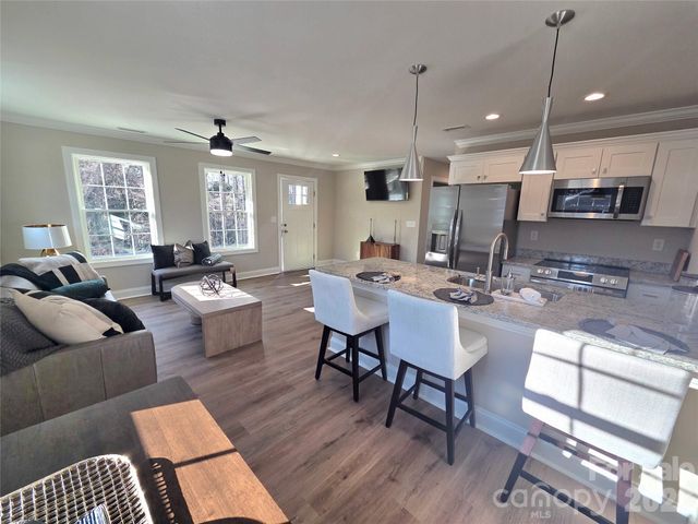 812 5th Avenue SW, Hickory, NC 28602