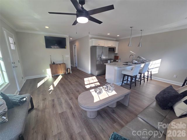 812 5th Avenue SW, Hickory, NC 28602