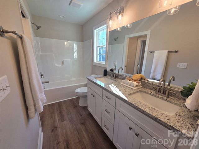 812 5th Avenue SW, Hickory, NC 28602