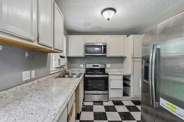 1610 Graybar Ln, Murfreesboro, TN 37129