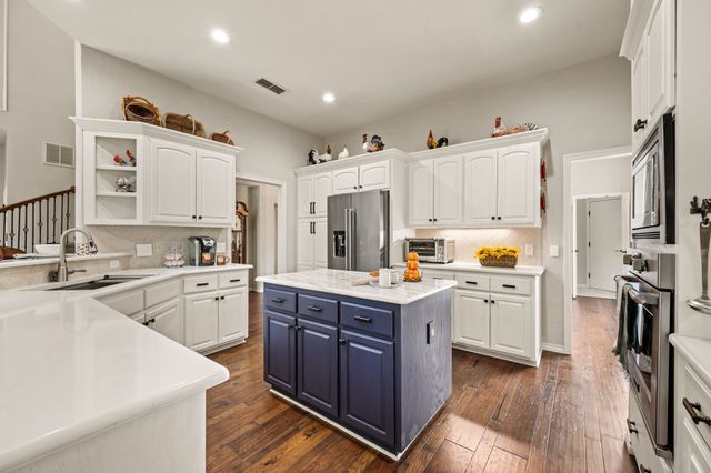 615 Runaway Bay Drive, Runaway Bay, TX 76426