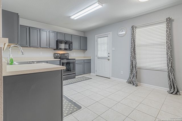 7911 Saratoga, Selma, TX 78154
