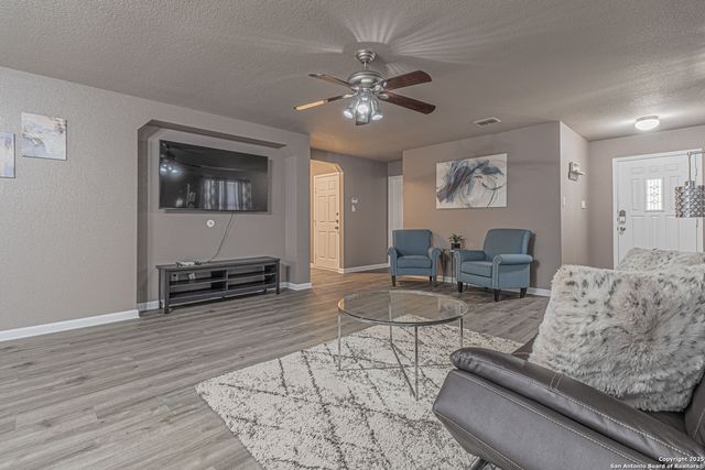 7911 Saratoga, Selma, TX 78154