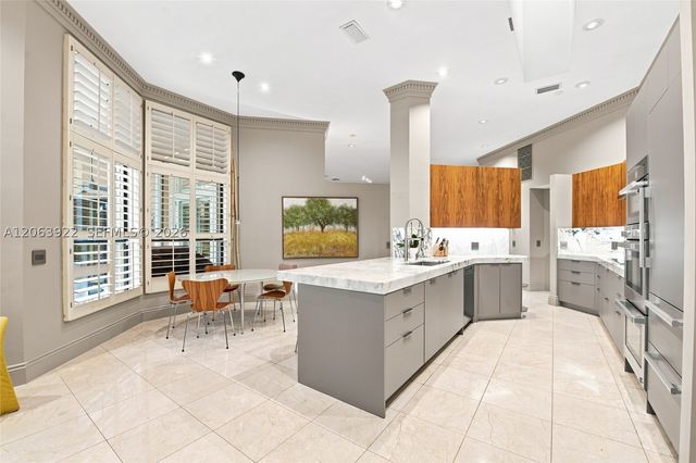 1028 Creekford Dr, Weston, FL 33326