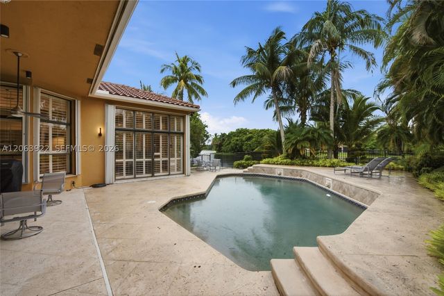 1028 Creekford Dr, Weston, FL 33326