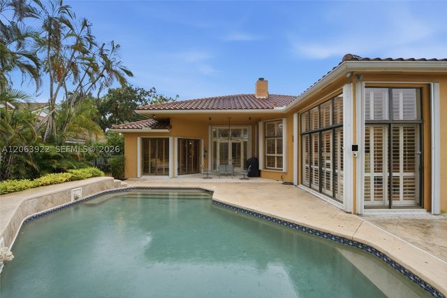1028 Creekford Dr, Weston, FL 33326