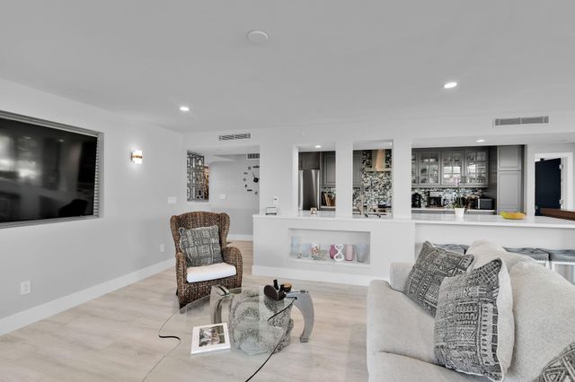 859 Jeffery St 202, Boca Raton, FL 33487