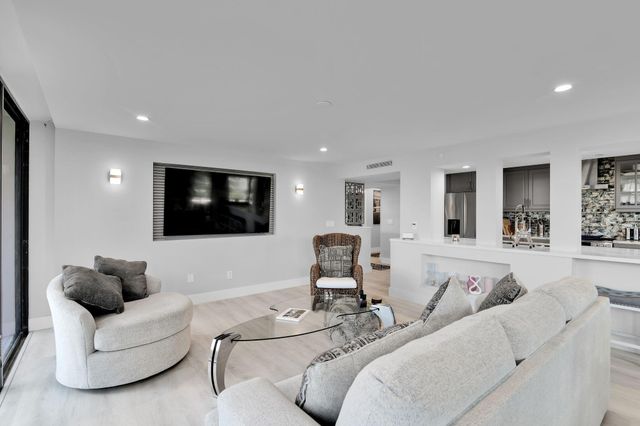 859 Jeffery St 202, Boca Raton, FL 33487