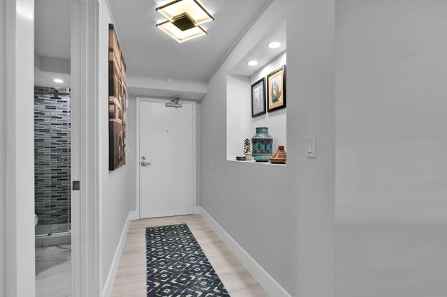 859 Jeffery St 202, Boca Raton, FL 33487