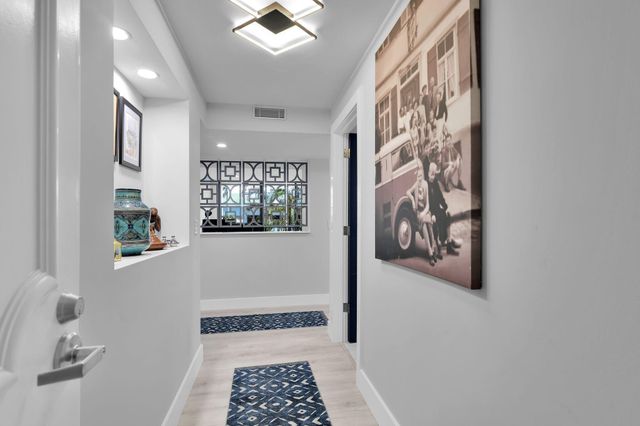 859 Jeffery St 202, Boca Raton, FL 33487