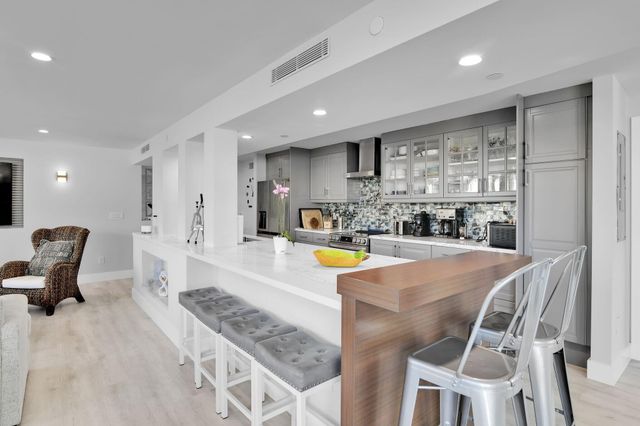 859 Jeffery St 202, Boca Raton, FL 33487