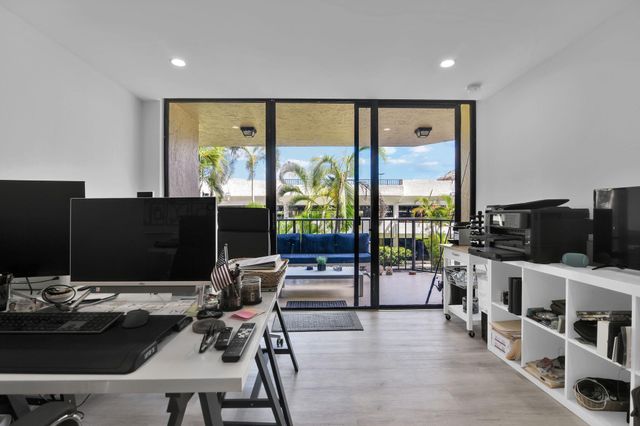 859 Jeffery St 202, Boca Raton, FL 33487