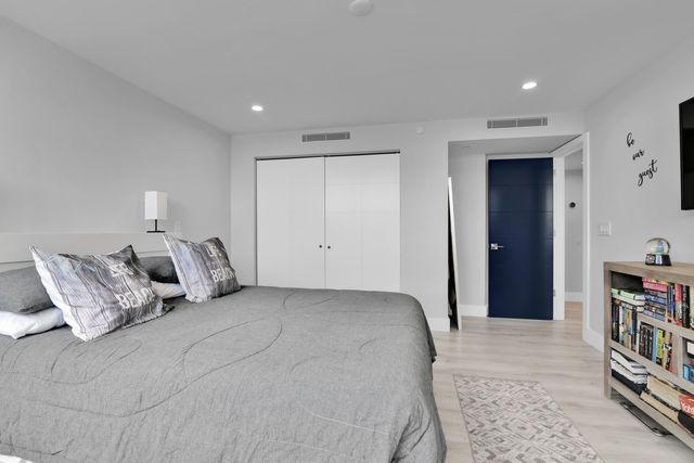 859 Jeffery St 202, Boca Raton, FL 33487