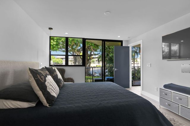 859 Jeffery St 202, Boca Raton, FL 33487