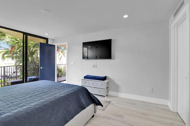 859 Jeffery St 202, Boca Raton, FL 33487